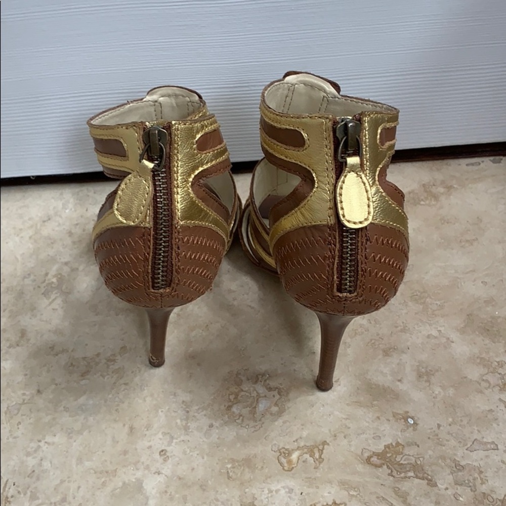 Heels - Picture 3 of 3
